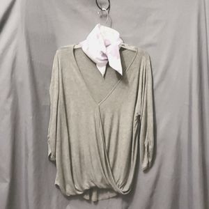 knsoojen 1x gray 100% Rayon top.